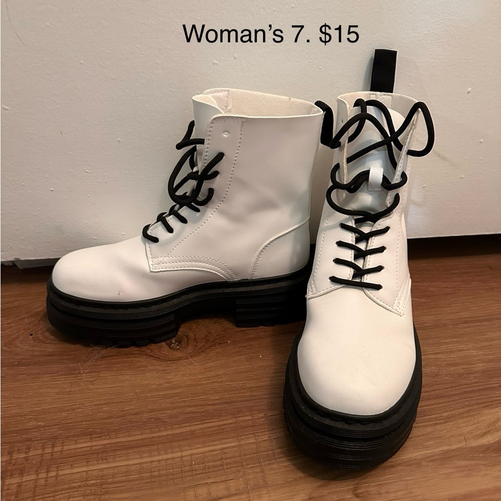 Combat boots
